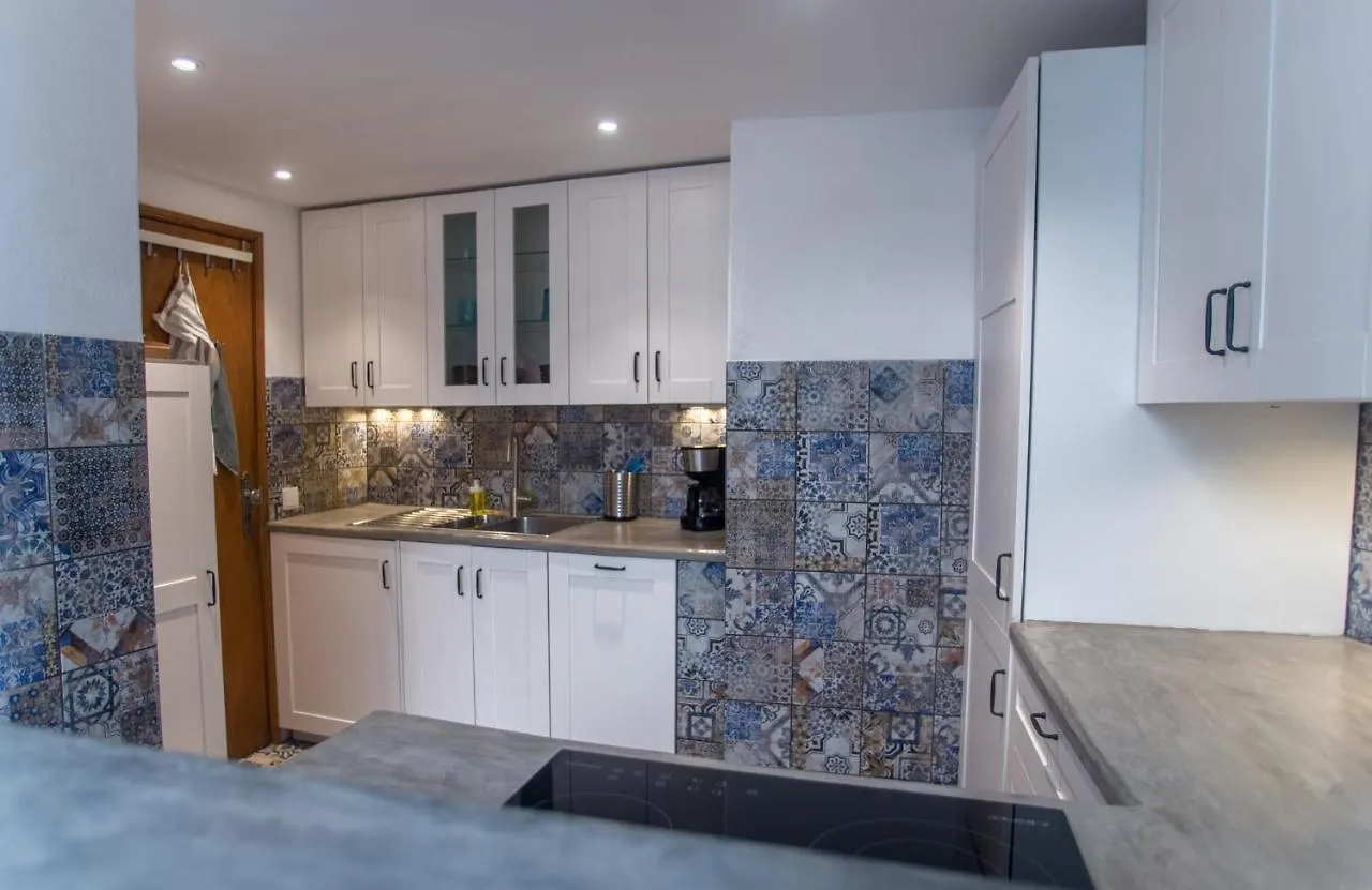 Apartamento Colorido Lagos 0*,